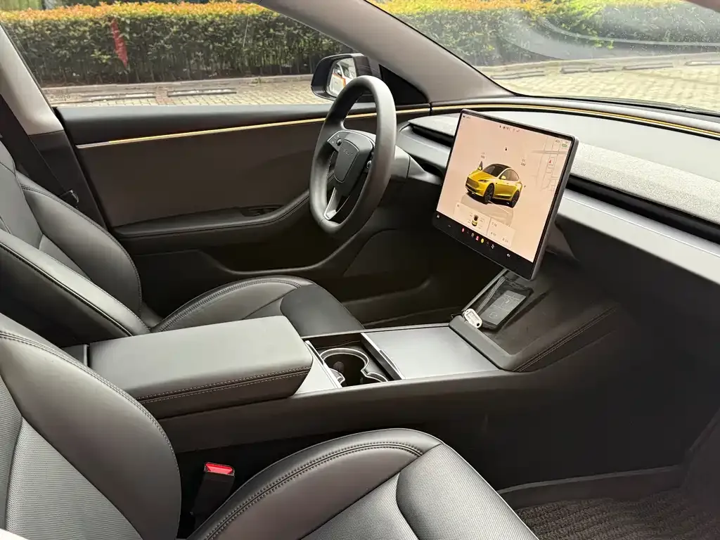 Tesla Model 3 — фото 4