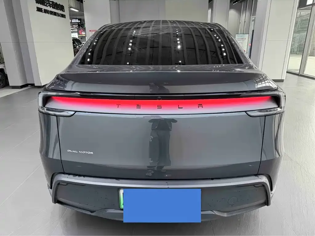 Tesla Model Y — фото 6