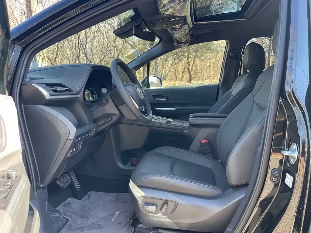 Toyota Sienna — фото 4