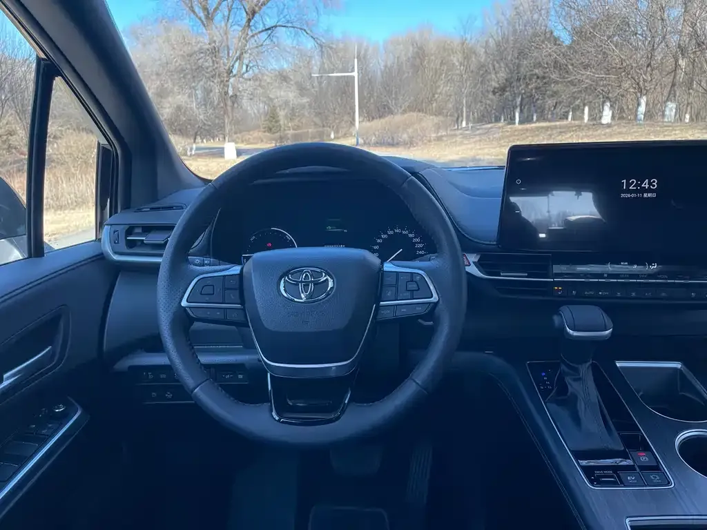 Toyota Sienna — фото 2
