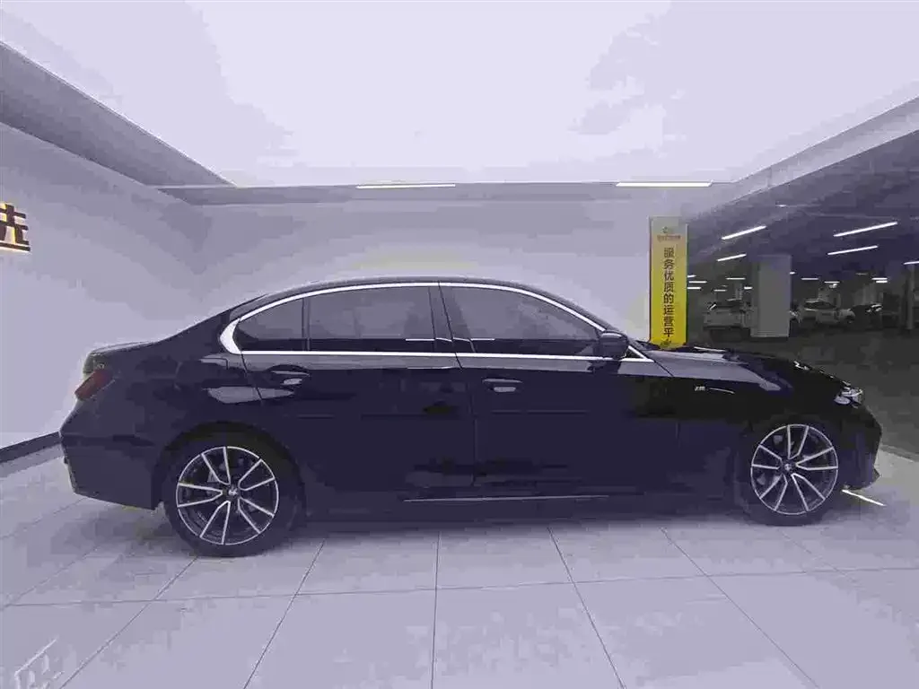 BMW 3 Series 2023 из CN, фото 2
