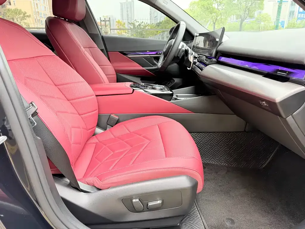 BMW 5 Series 2025 из CN, фото 6