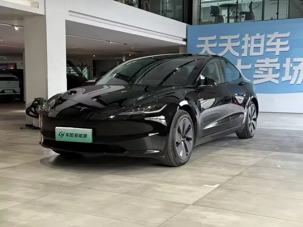 Tesla Model 3 — фото 1