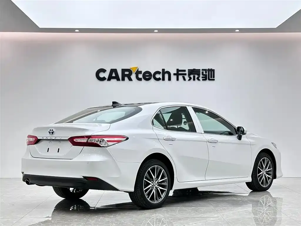 Toyota Camry — фото 4