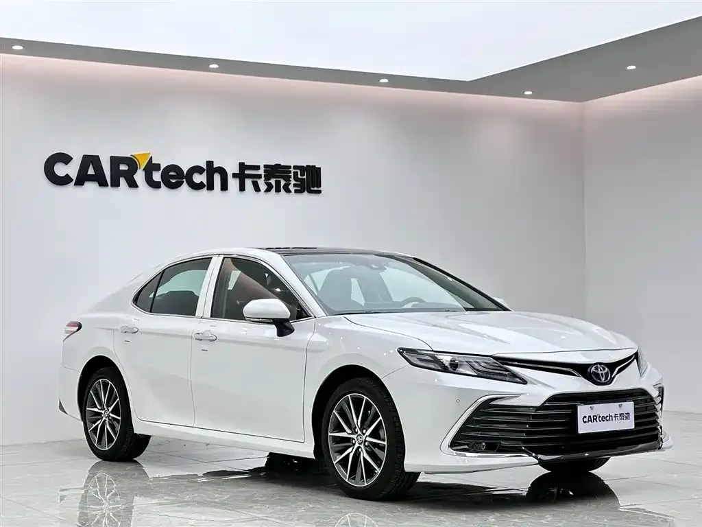 Toyota Camry — фото 3