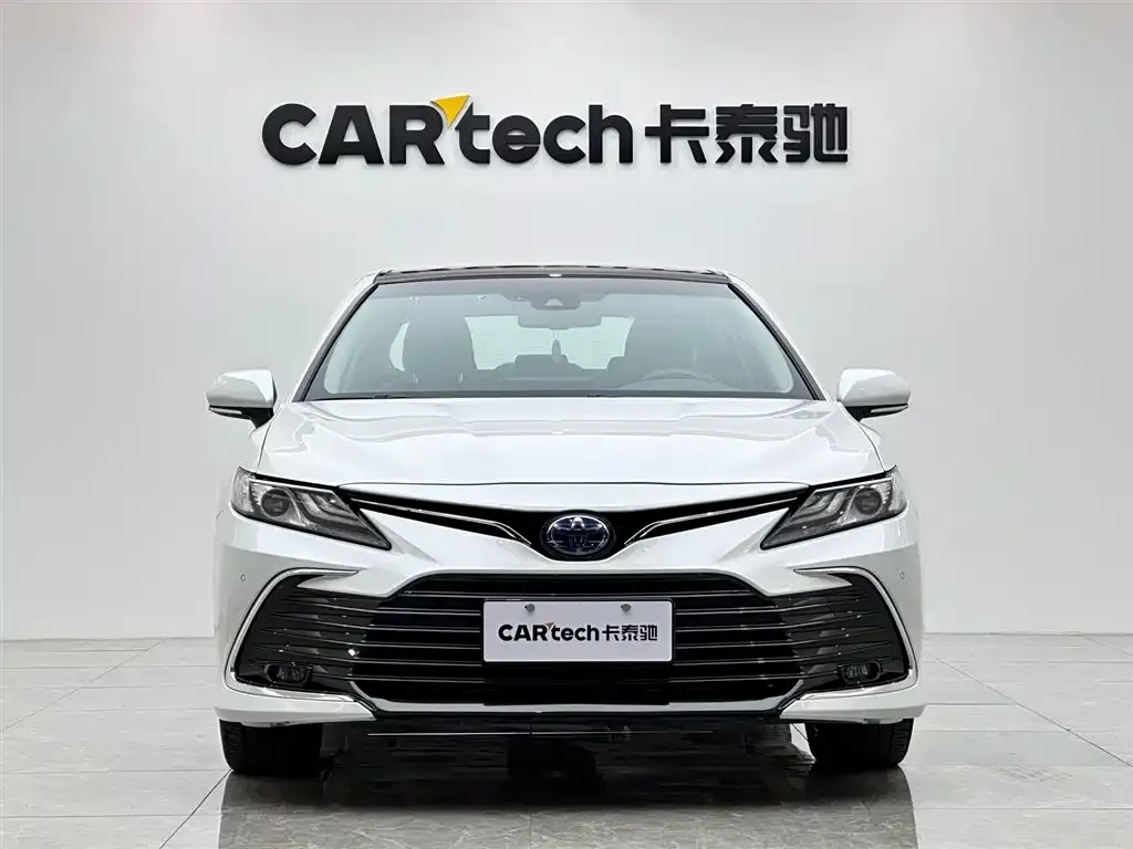 Toyota Camry — фото 7