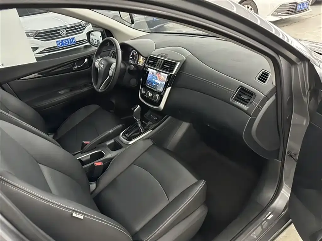 Nissan Tiida 2022 из CN, фото 2