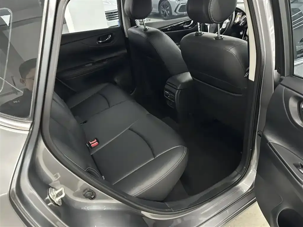 Nissan Tiida 2022 из CN, фото 4
