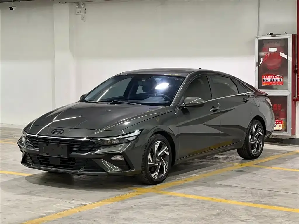 Hyundai Elantra 2023 из CN, фото 1