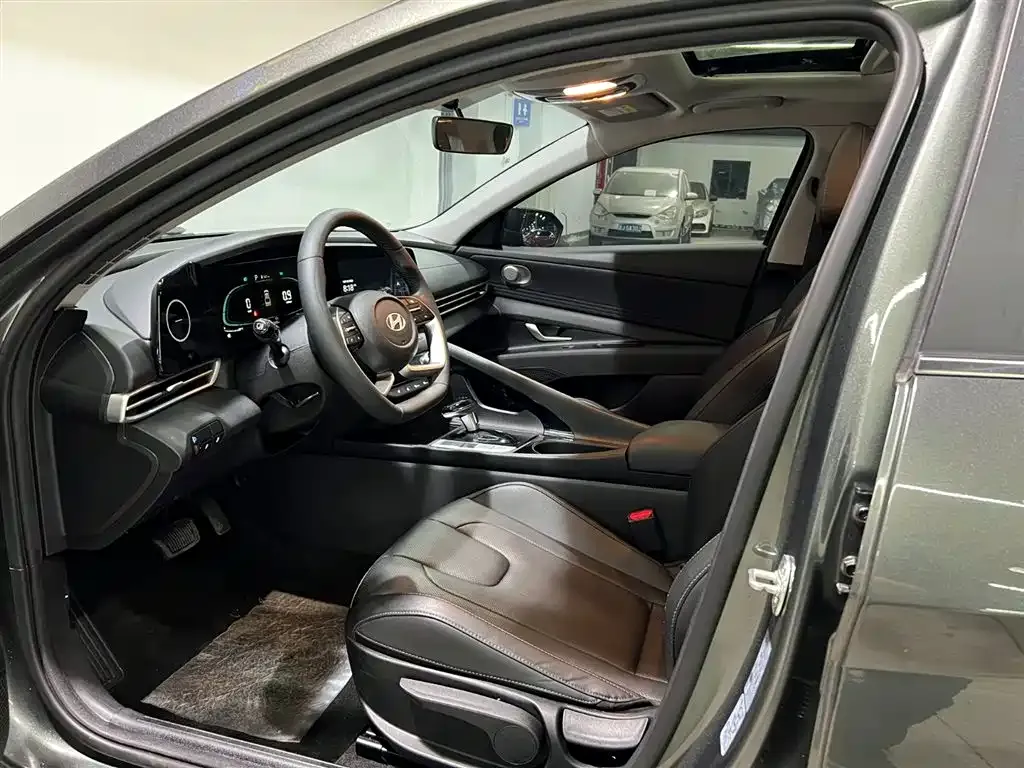 Hyundai Elantra 2023 из CN, фото 8