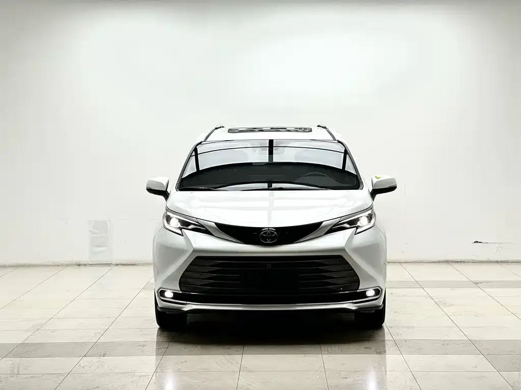 Toyota Sienna 2025 из CN, фото 2