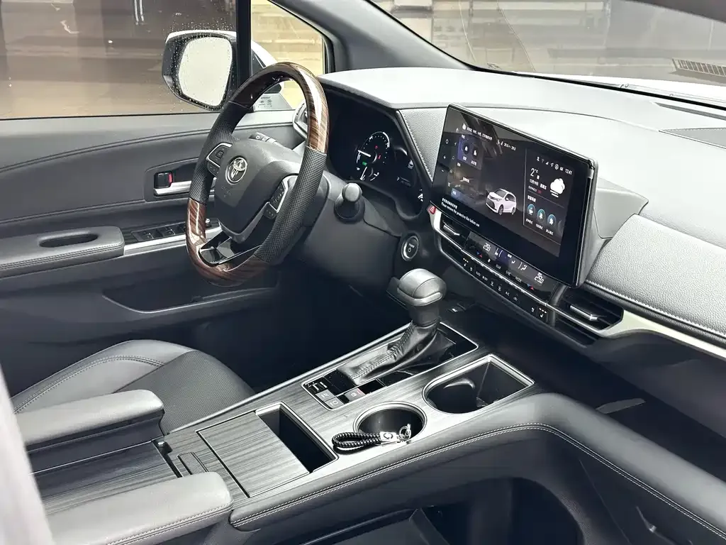 Toyota Sienna 2025 из CN, фото 6