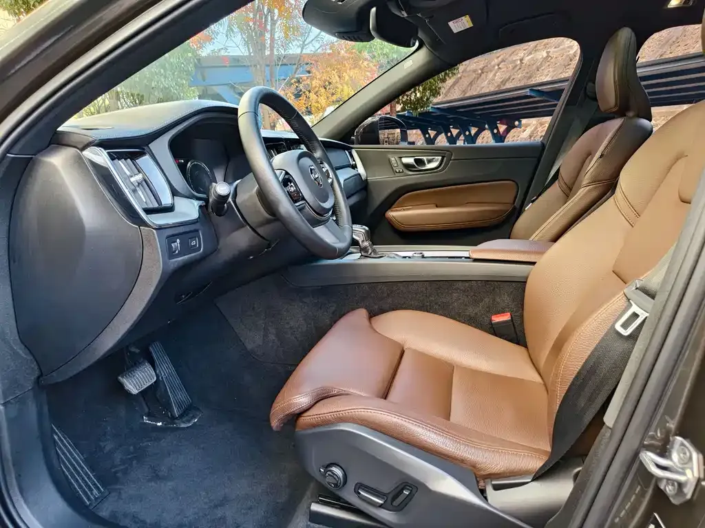 Volvo XC60 2021 из CN, фото 5
