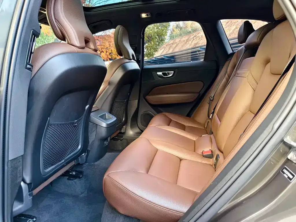 Volvo XC60 2021 из CN, фото 6