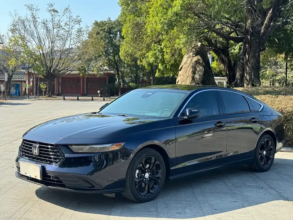 Honda Accord — фото 1