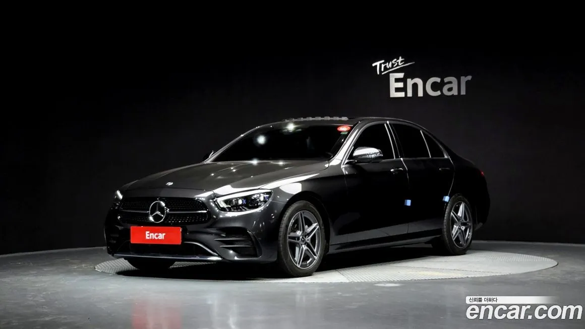 Mercedes-Benz E-Class — фото 1