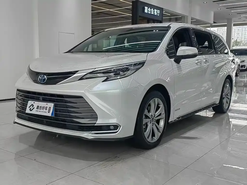 Toyota Sienna 2023 из CN, фото 1