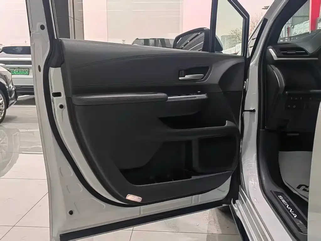 Toyota Sienna 2023 из CN, фото 7