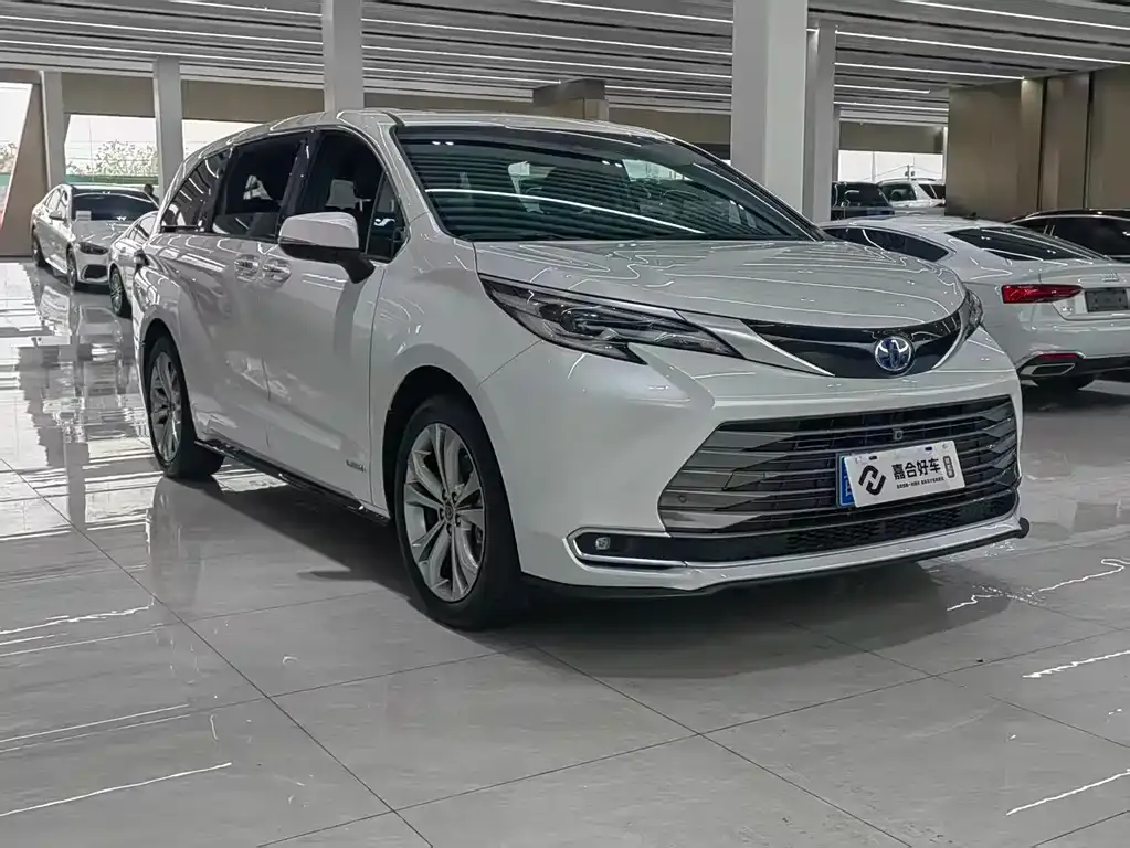 Toyota Sienna 2023 из CN, фото 5