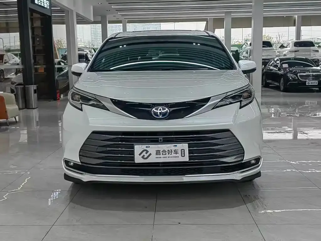 Toyota Sienna 2023 из CN, фото 4