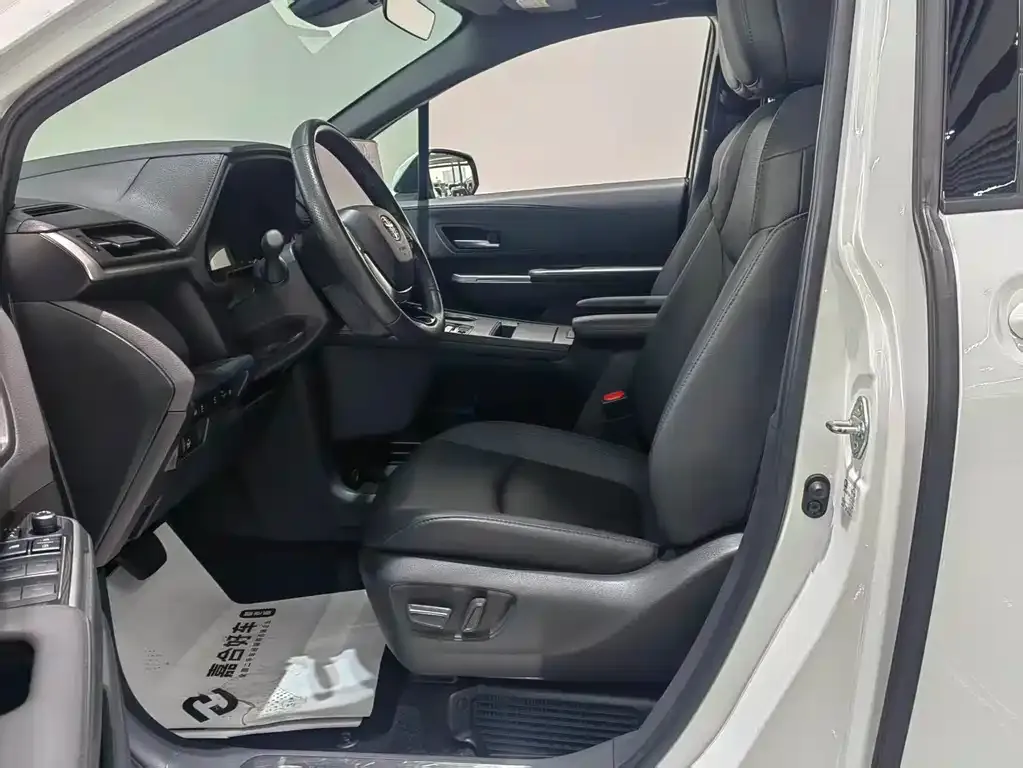Toyota Sienna 2023 из CN, фото 8