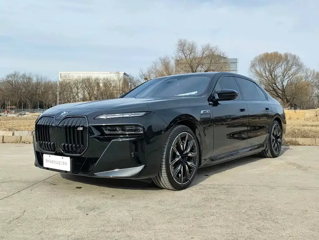 BMW i7 M70L