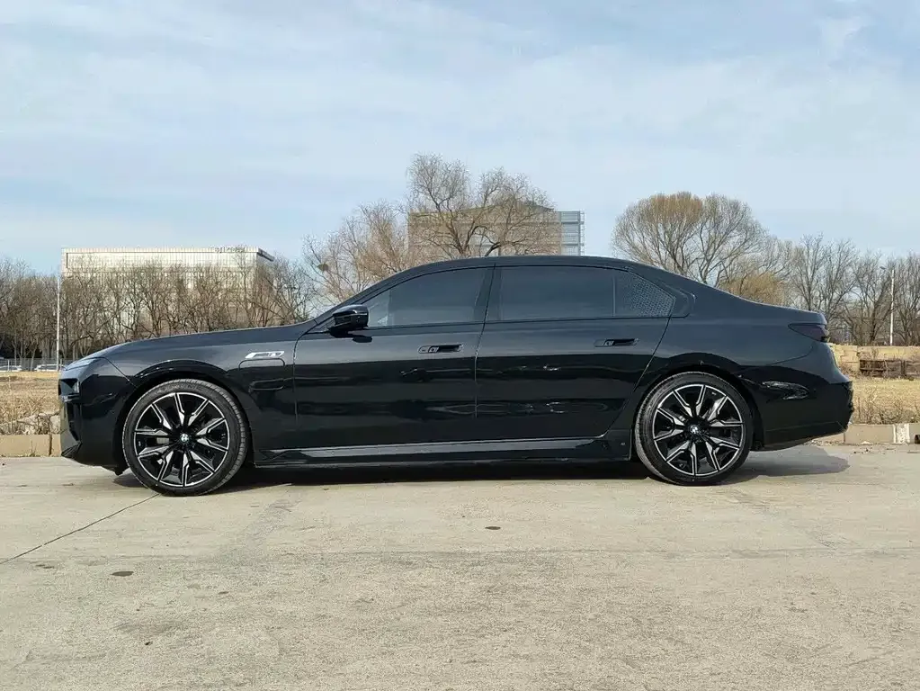 BMW i7 M70L 2025 из CN, фото 2