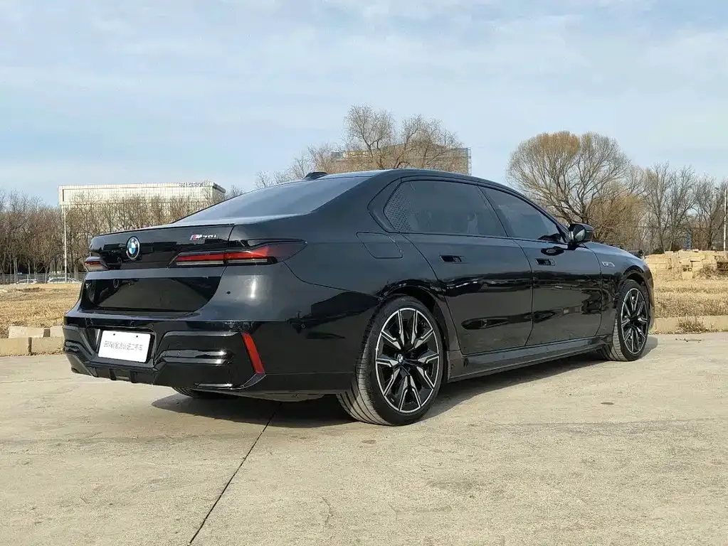 BMW i7 M70L 2025 из CN, фото 4