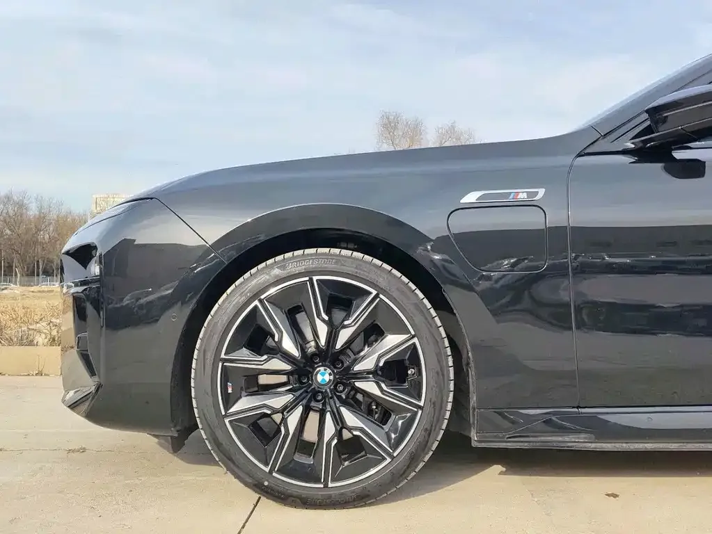 BMW i7 M70L 2025 из CN, фото 3