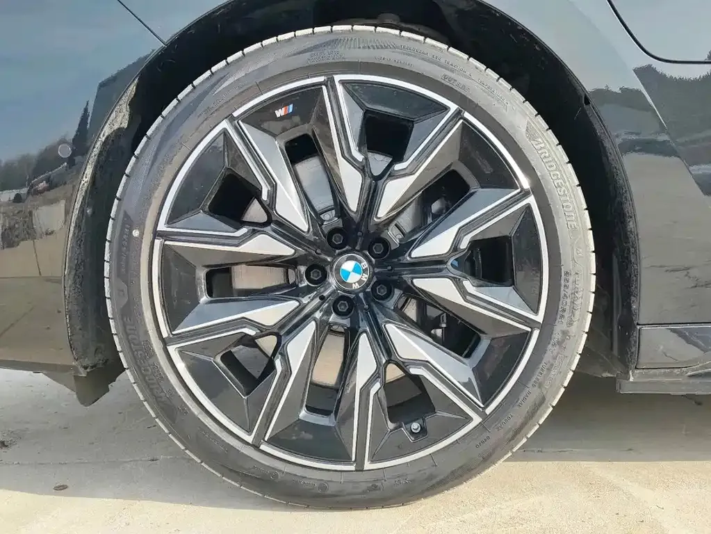 BMW i7 M70L 2025 из CN, фото 8