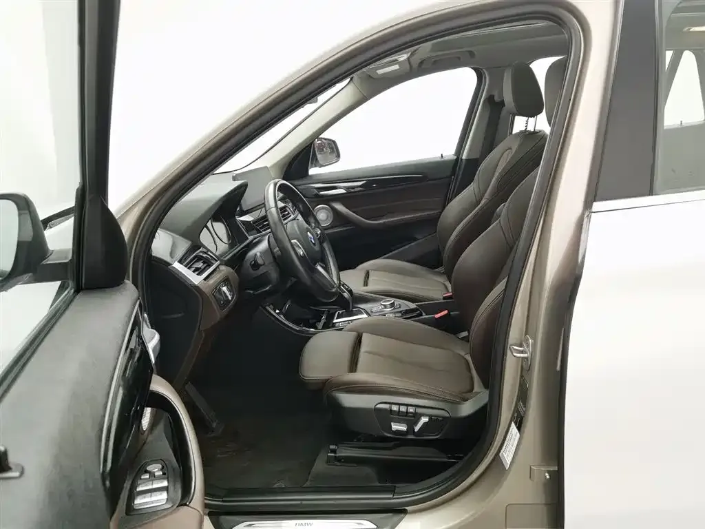 BMW X1 2021 из CN, фото 10