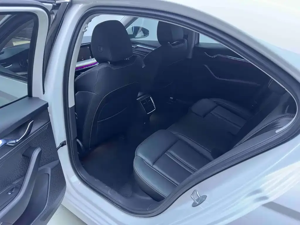 Skoda Octavia 2023 из CN, фото 10