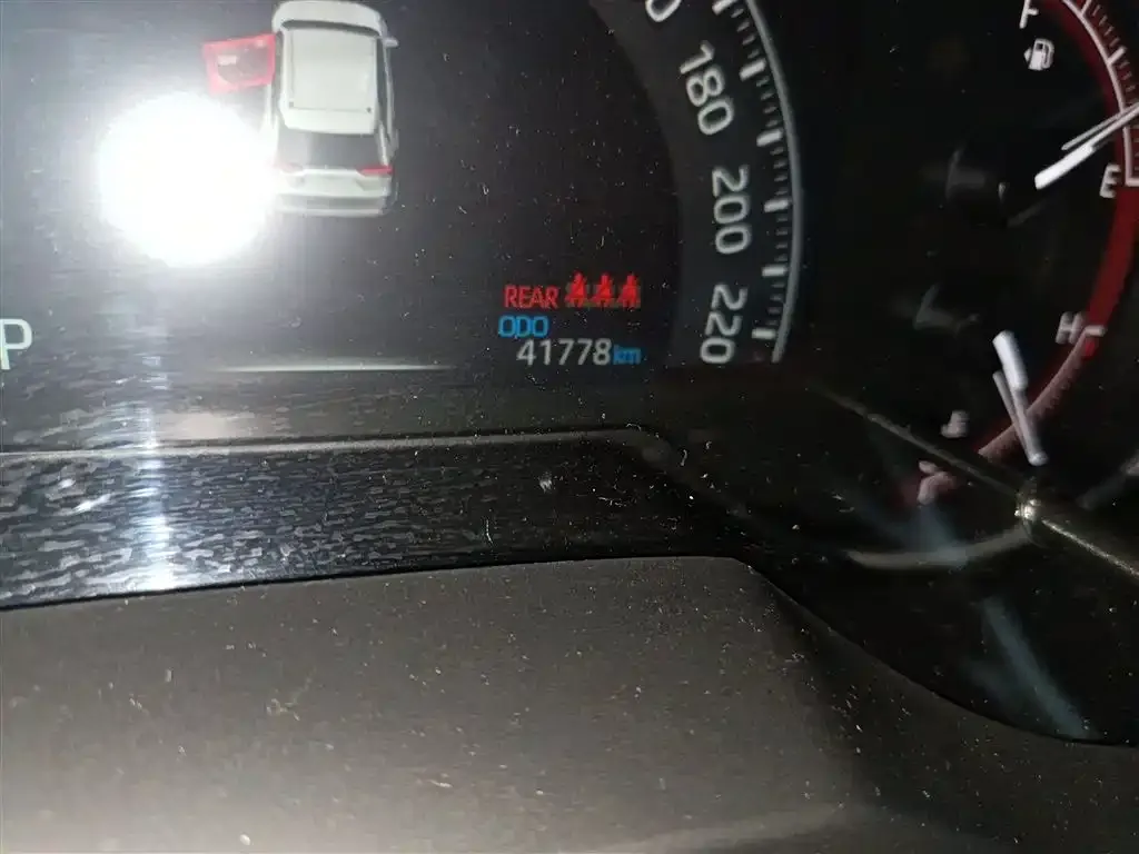 Toyota RAV4 — фото 5
