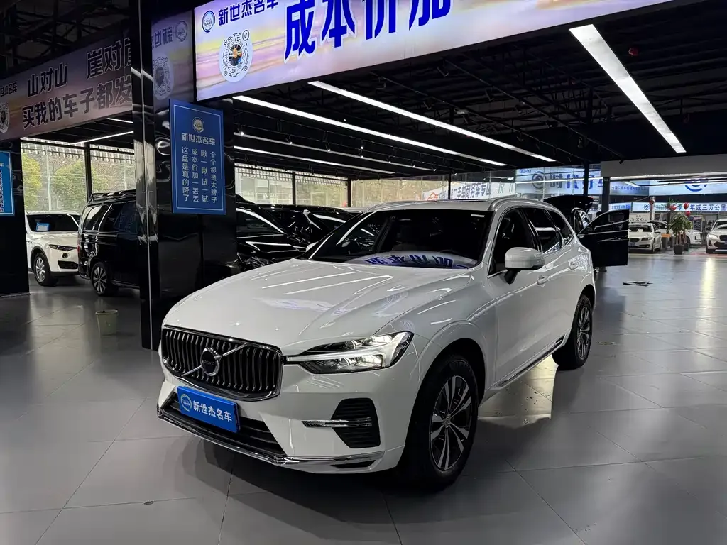 Volvo XC60 — фото 1
