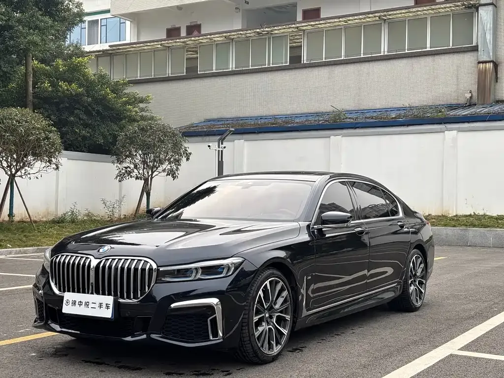 BMW 7 Series — фото 1