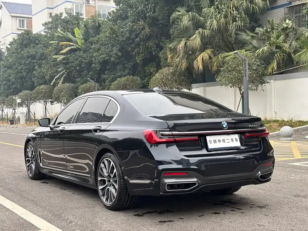 BMW 7 Series — фото 9