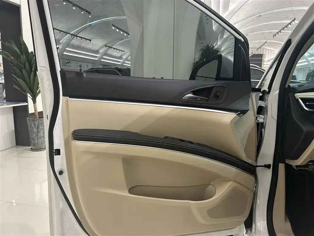Buick GL8 2024 из CN, фото 2