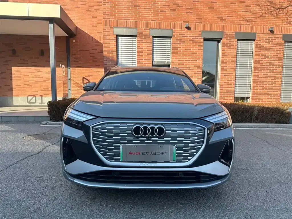 Audi Q4 e-tron — фото 7