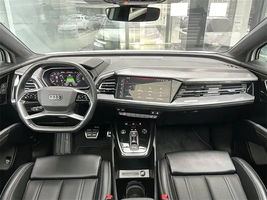 Audi Q4 e-tron — фото 6