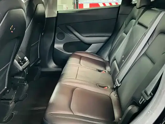Tesla Model Y 2021 из CN, фото 2