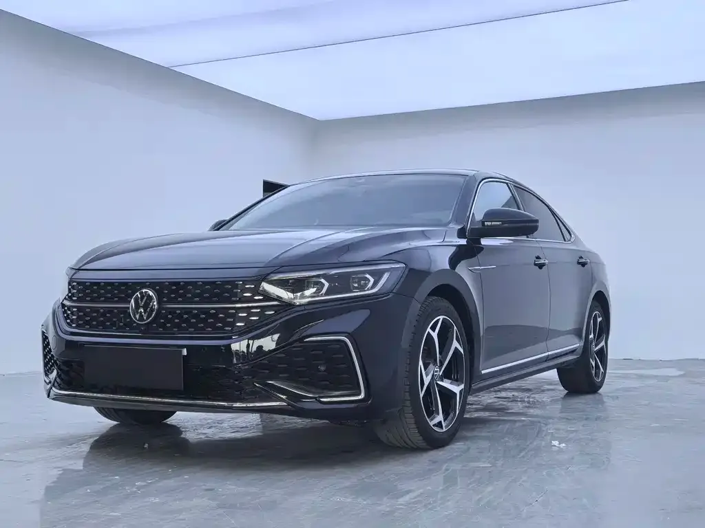 Volkswagen Passat — фото 1