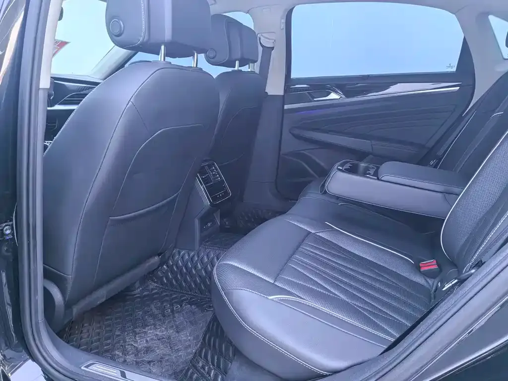 Volkswagen Passat — фото 7