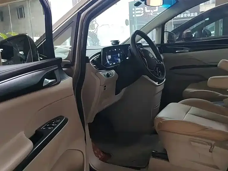 Buick GL8 2023 из CN, фото 10