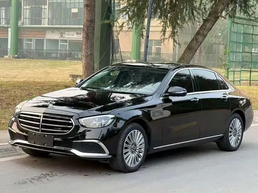 Mercedes-Benz E-Class — фото 1