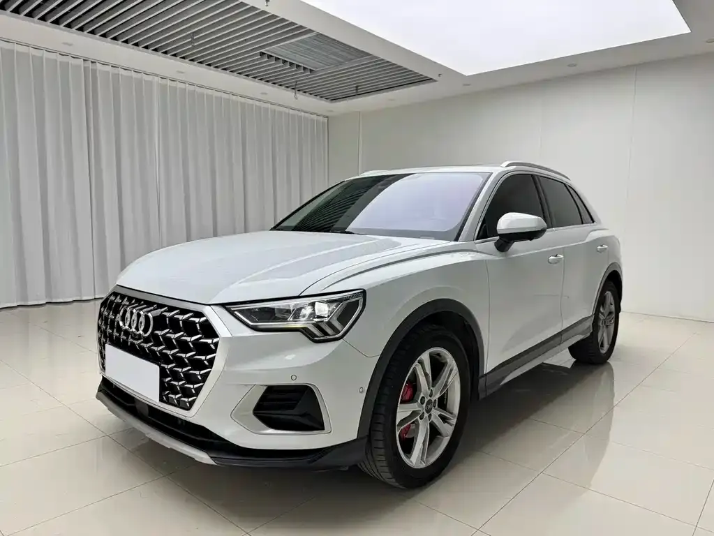 Audi Q3 — фото 1
