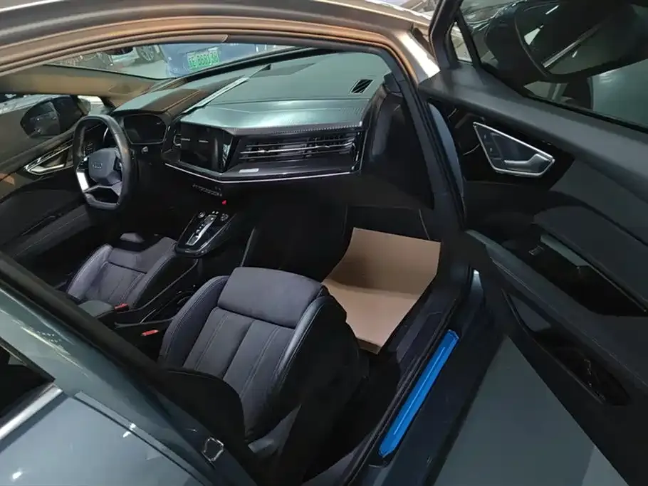 Audi Q4 e-tron — фото 9