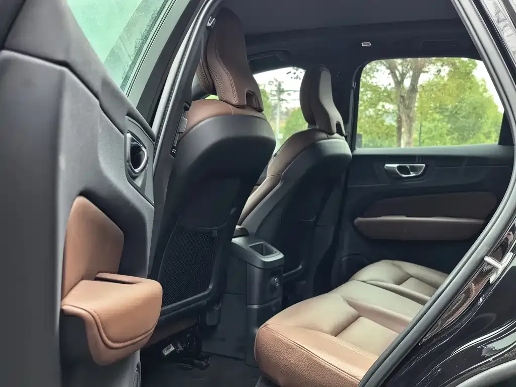 Volvo XC60 PHEV 2025 из CN, фото 3