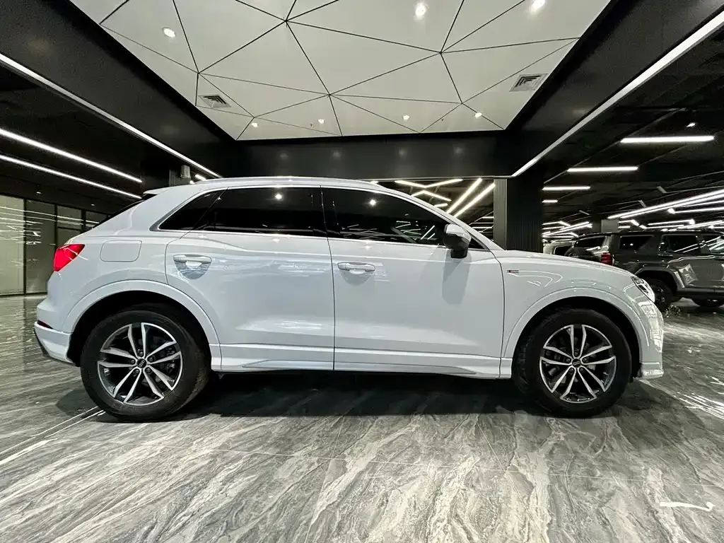 Audi Q3 2023 из CN, фото 9