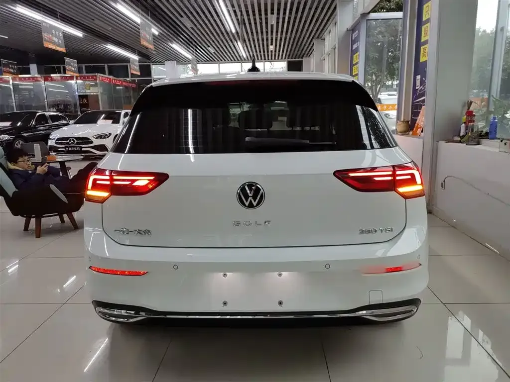 Volkswagen Golf 2024 из CN, фото 10