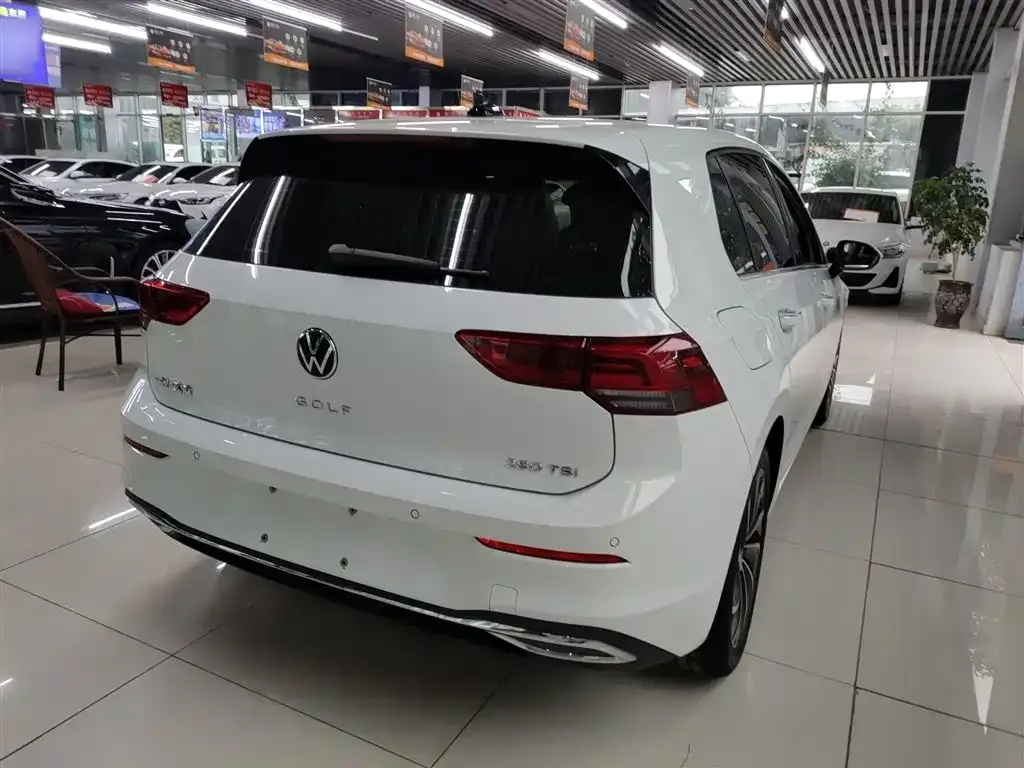 Volkswagen Golf 2024 из CN, фото 9